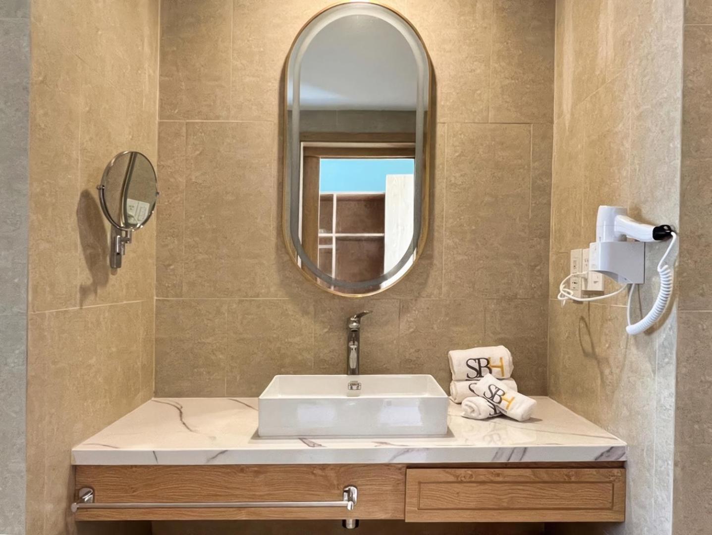 Sbh Gloria Hue Hotel Екстериор снимка