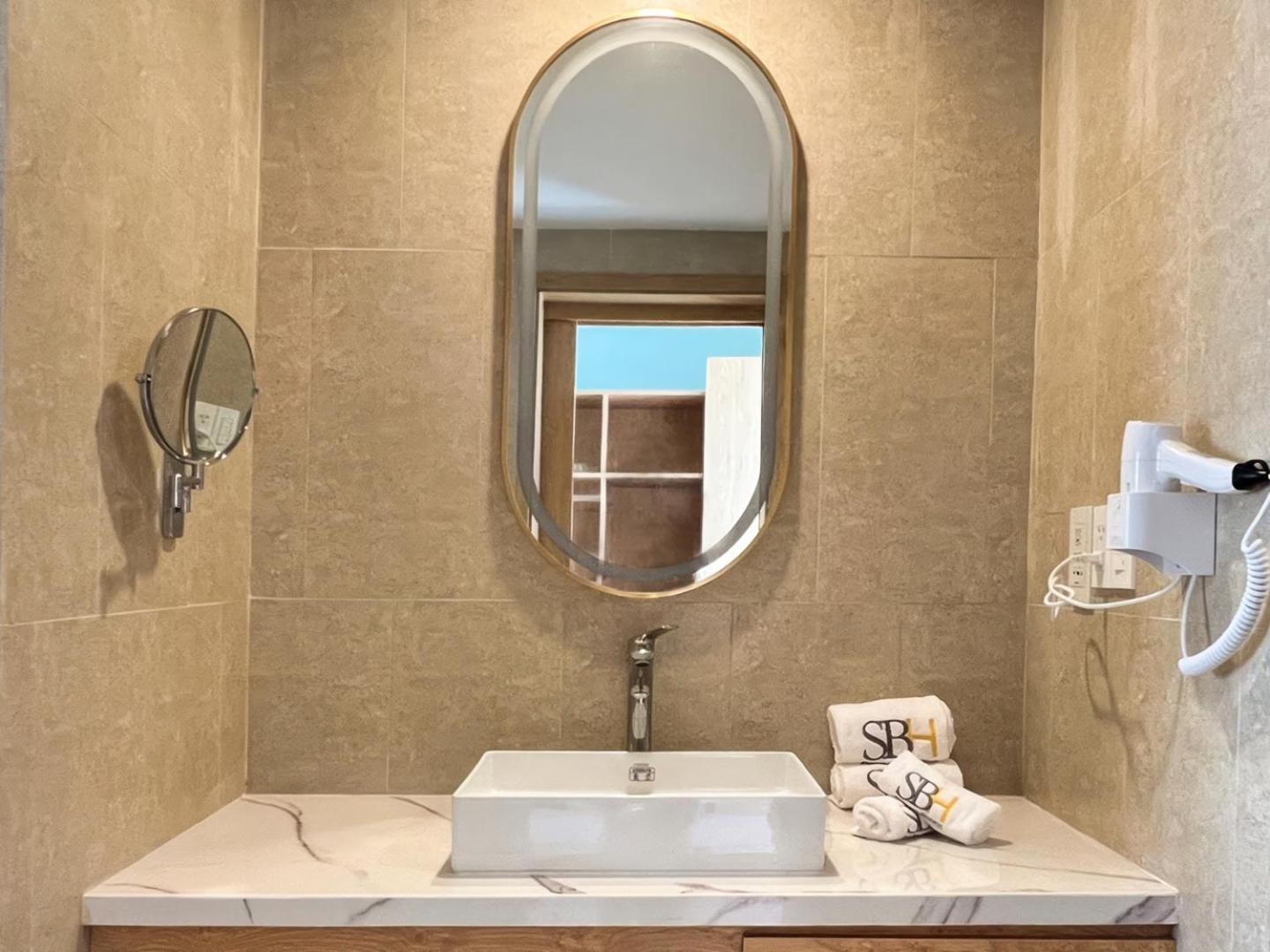 Sbh Gloria Hue Hotel Екстериор снимка